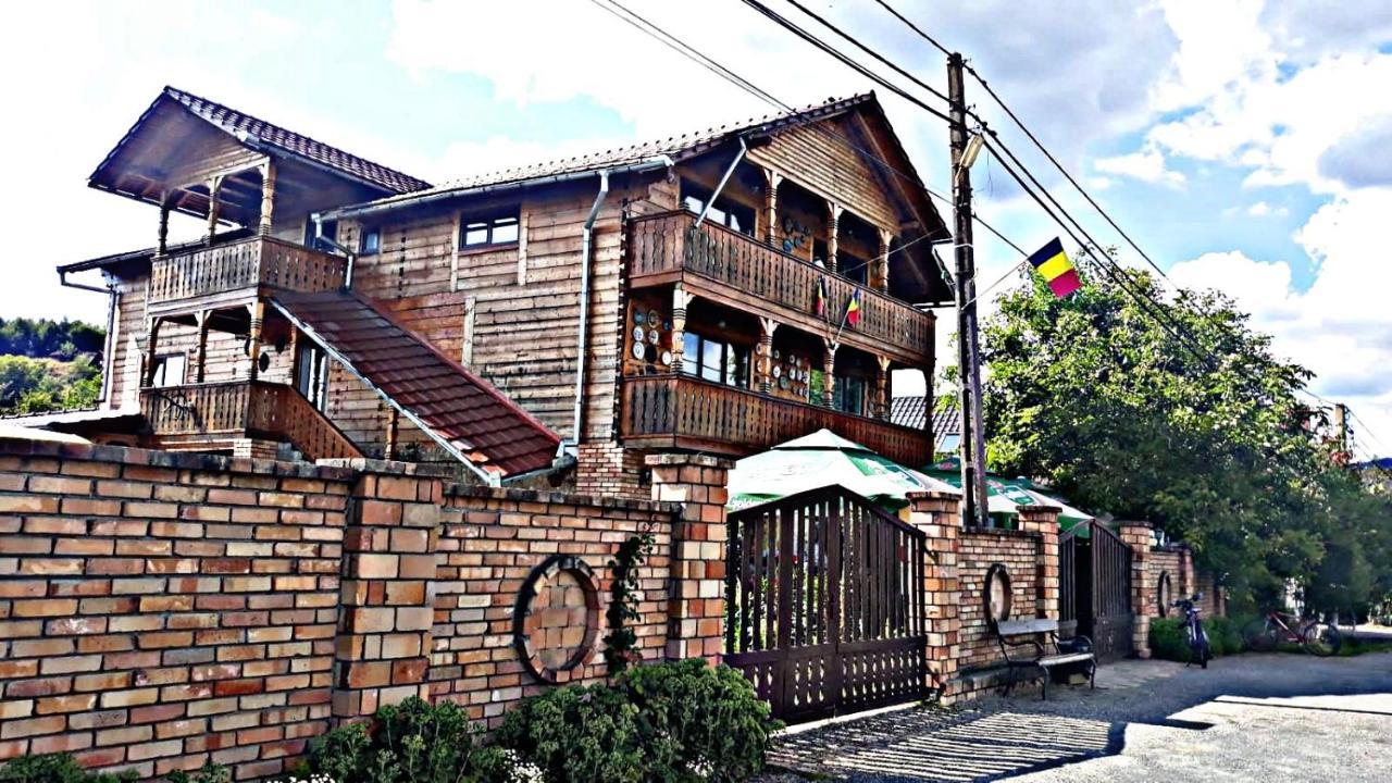 Appartamento La Curtea Veche Lapus Esterno foto