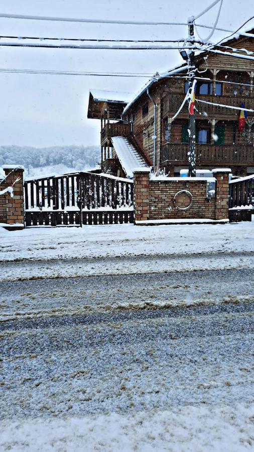 Appartamento La Curtea Veche Lapus Esterno foto