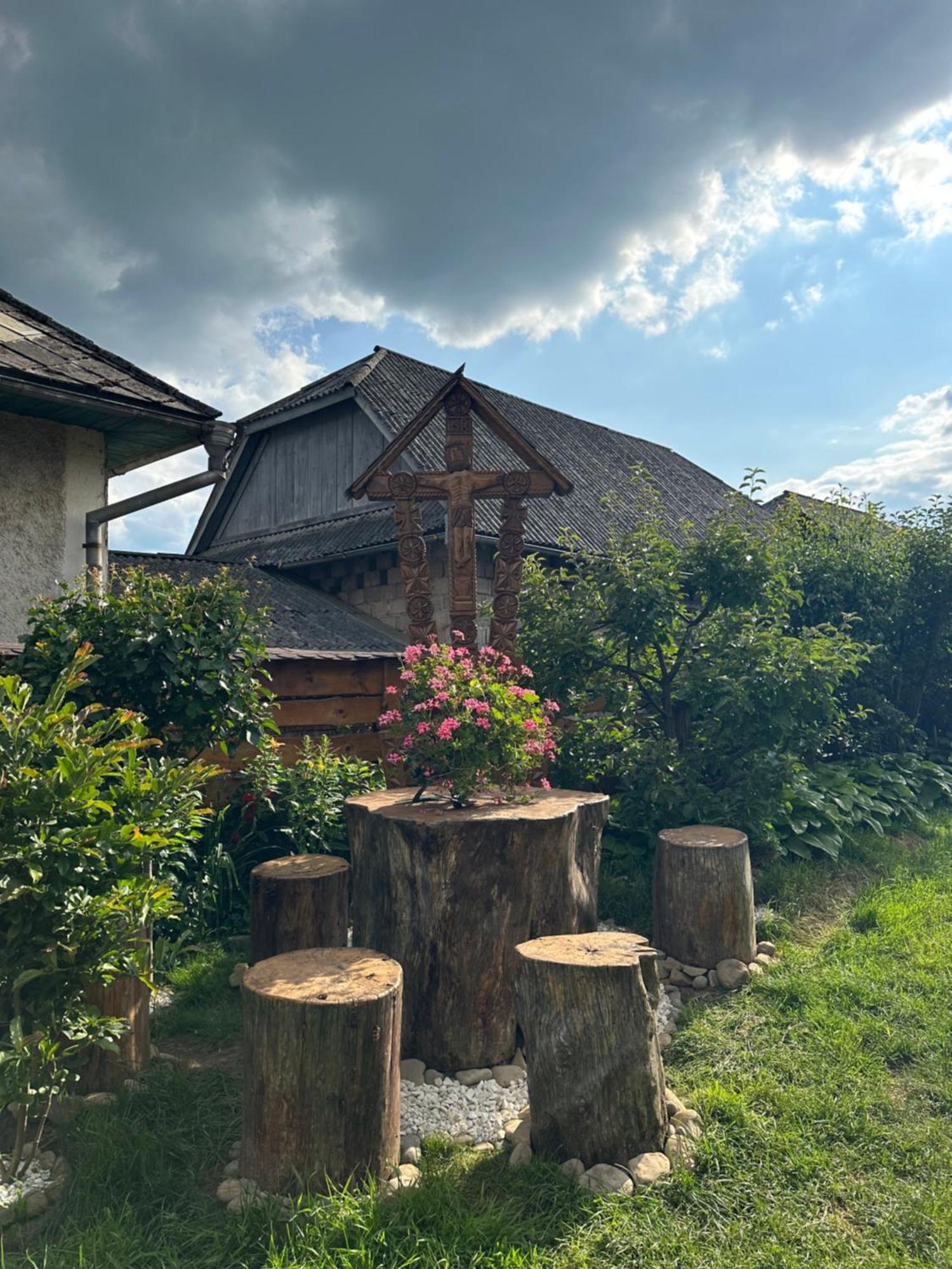 Appartamento La Curtea Veche Lapus Esterno foto
